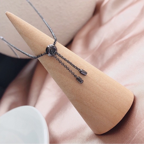 Elegant Black Starburst Necklace - Picture 2 of 6